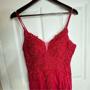 Very pretty and confortable dress